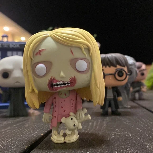 Funko POP TV Walking Dead Teddy Bear Girl Toy Figure